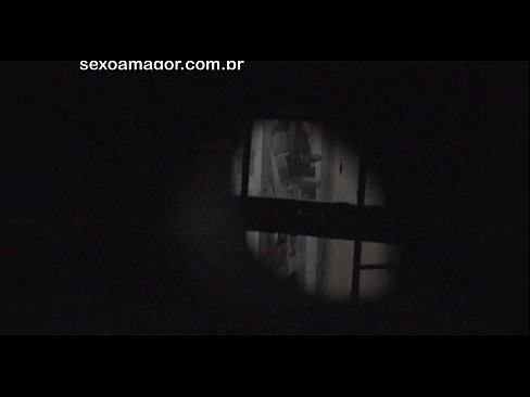 ❤️ Блондинку тайно снимает на видео соседский вуайерист, спрятанный за полыми кирпичами ☑ Порно фб на сайте hentaidude.ru ❌❤